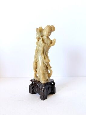 Vintage Chinese Hand-Carved Soapstone Guanyin Figurine – Early 20th Century